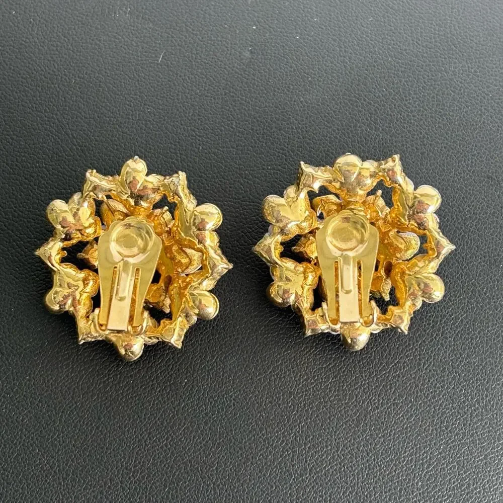 VINTAGE Forget Me Not Rhinestone & Pearl Gold Tone Clip On Earrings - Picture 5 of 6